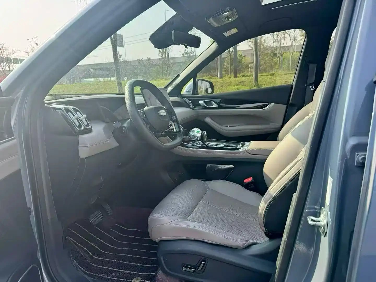 Photo 4 - Geely Atlas L