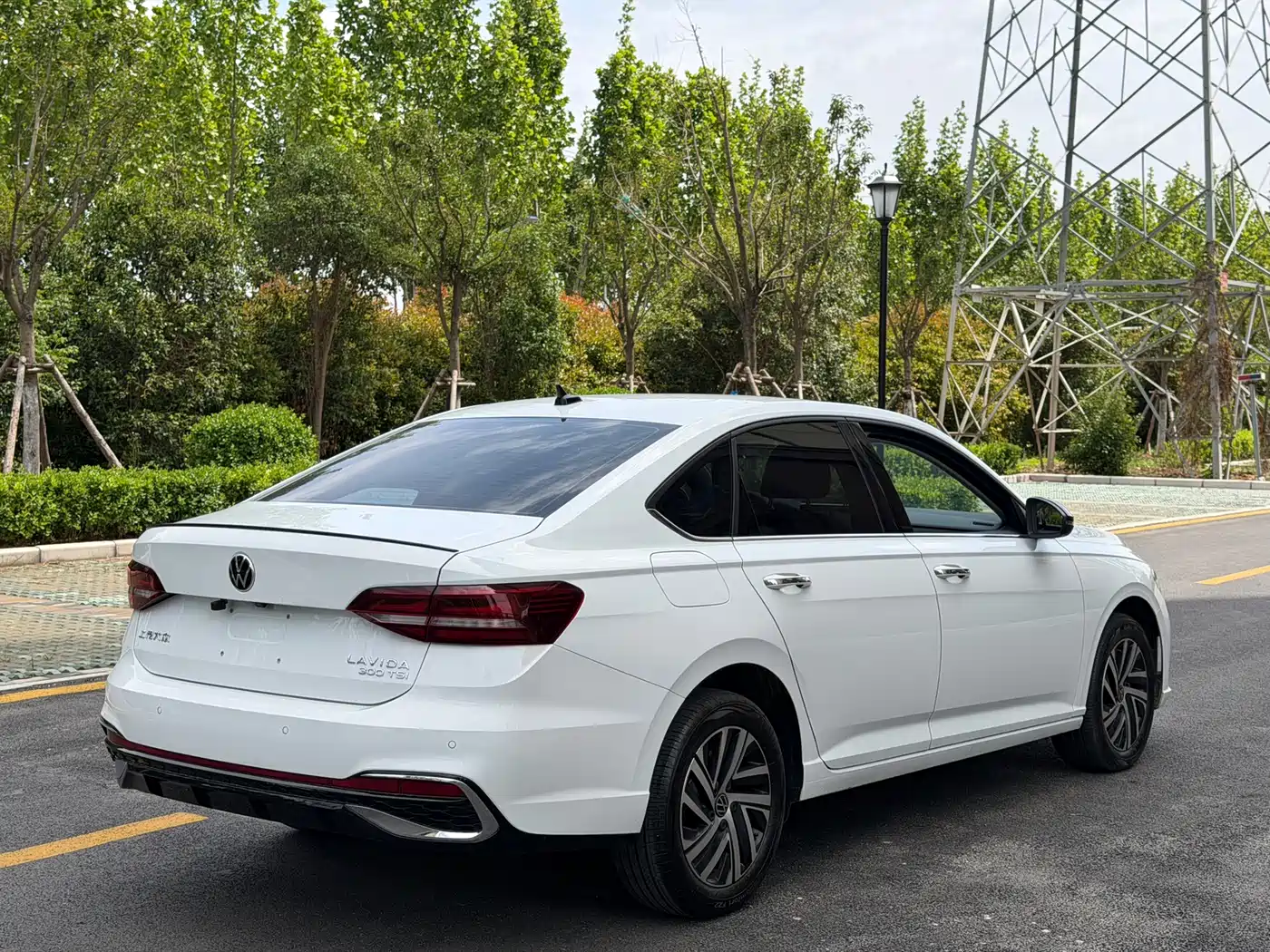Volkswagen Lavida 2024 Model 300TSI DSG Starlight Leading Edition фото 9