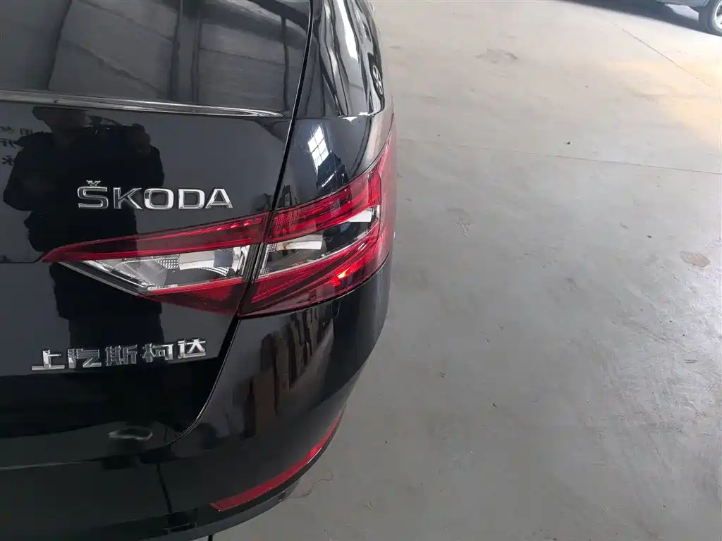 Škoda Superb 2016 TSI330 DSG Pioneer Edition фото 8