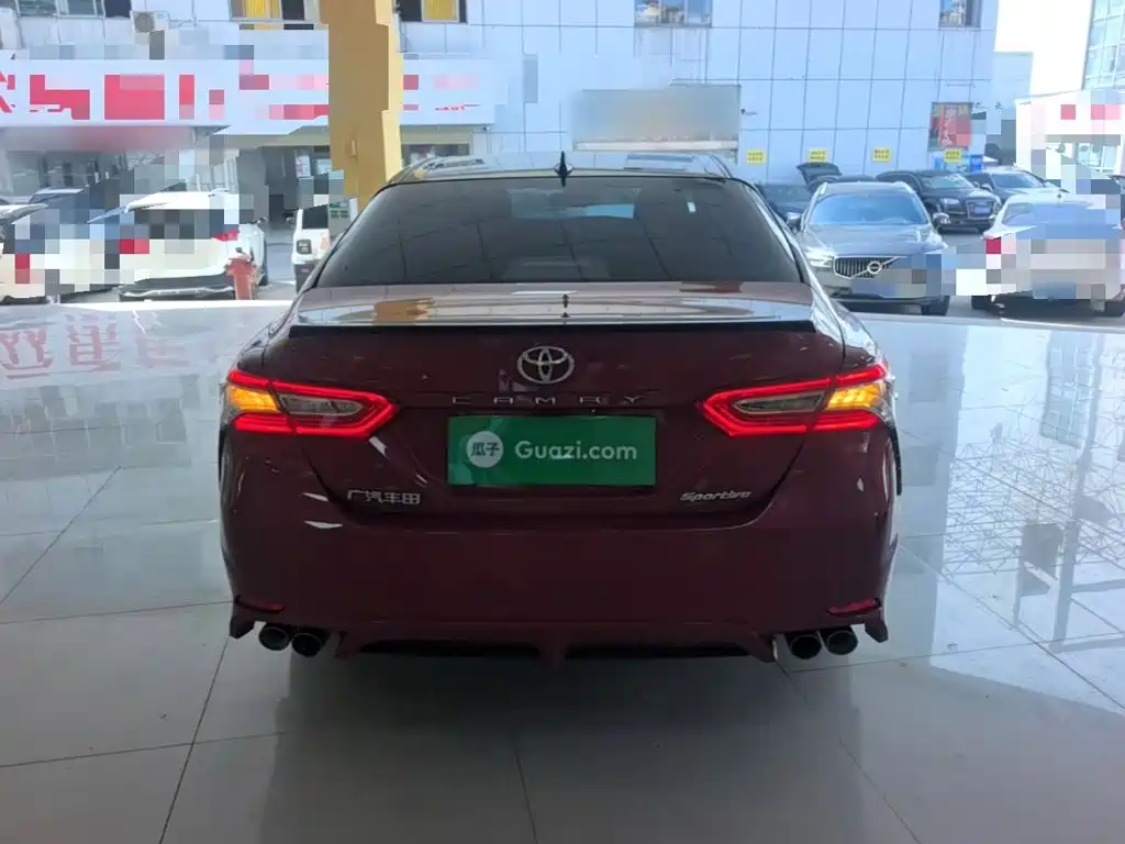 Фото 4 - Toyota Camry