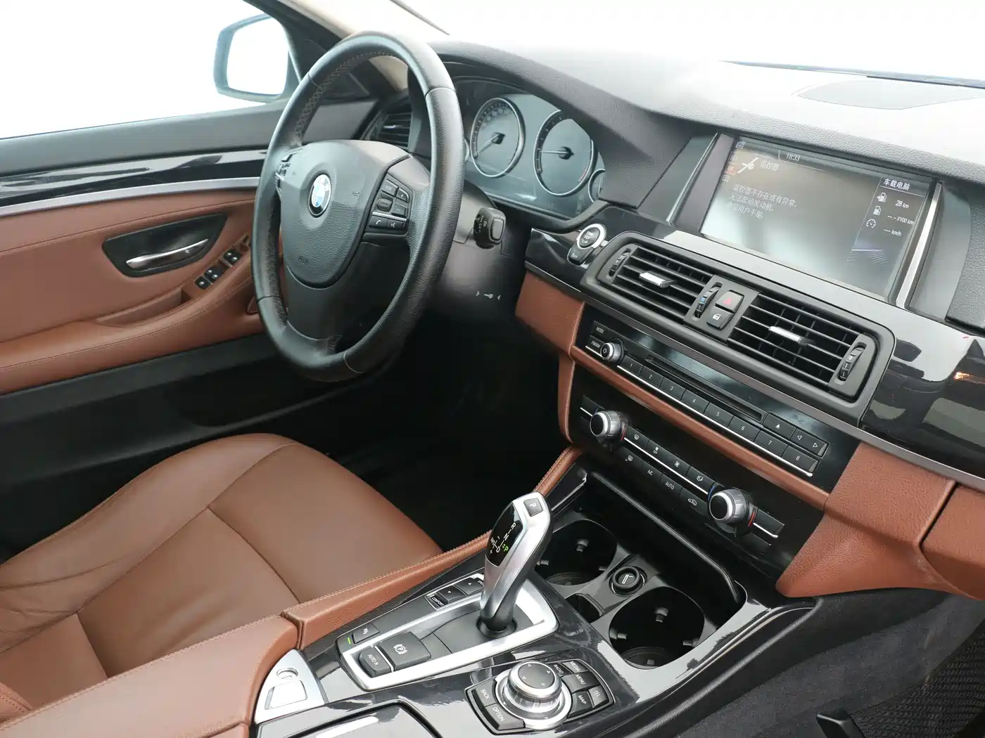 BMW 5 Series 2014 520Li Elegance фото 16