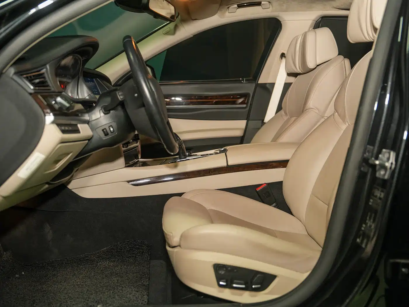 BMW 7 Series 2012 760Li 25th Anniversary Limited Edition фото 17