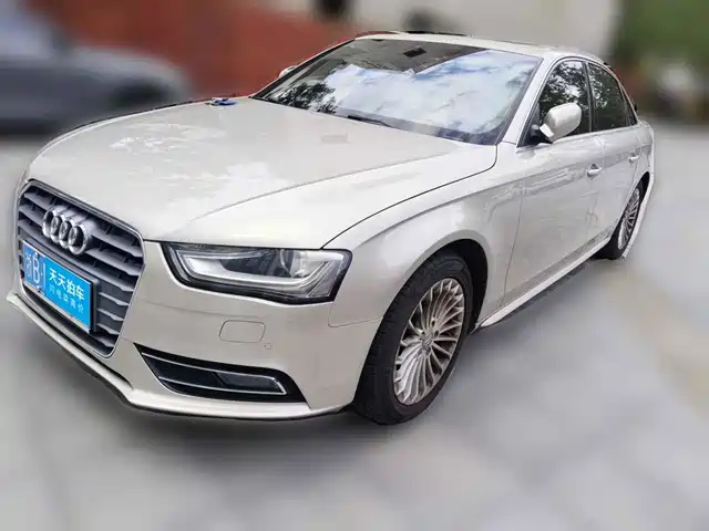 Audi A4L 2015 35 TFSI Auto Comfort — фото 1