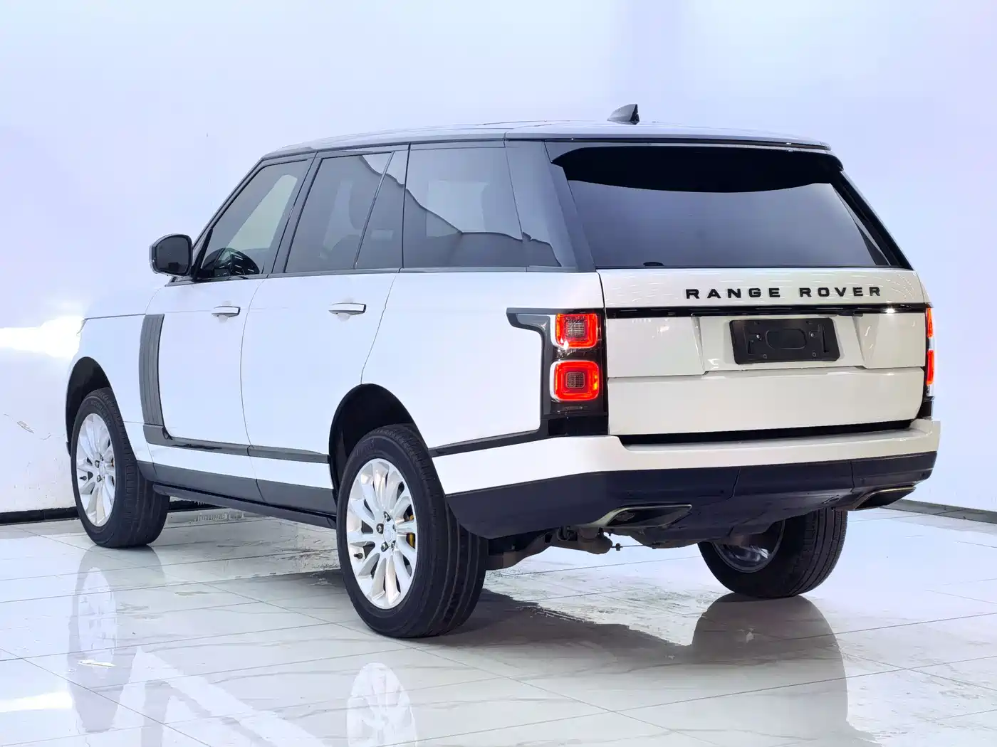Land Rover Range Rover 2020 3.0 L6 Heritage Edition фото 20