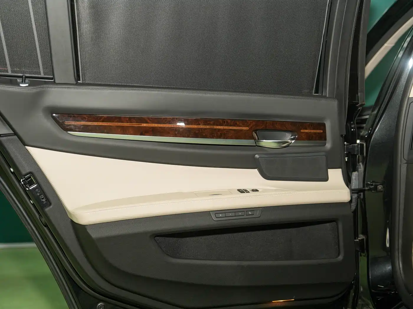BMW 7 Series 2012 760Li 25th Anniversary Limited Edition фото 23