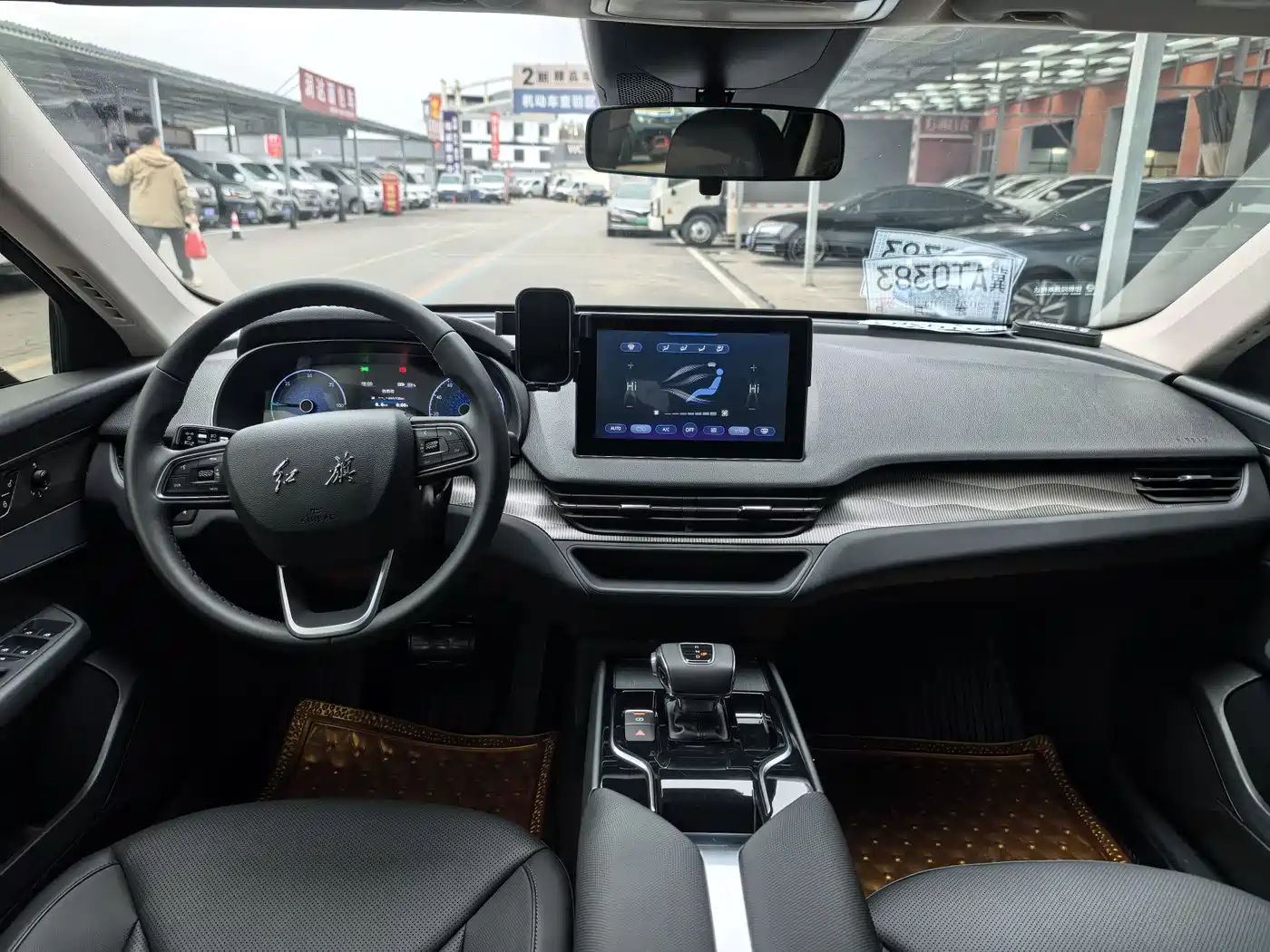 Hongqi E-QM5 2022 431km Charging Enjoyment Edition фото 5