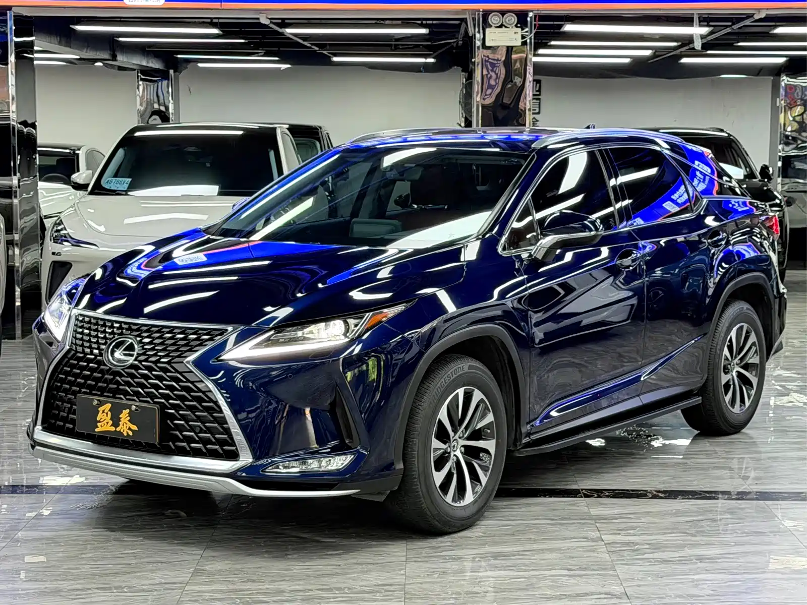 Фото 1 - Lexus RX