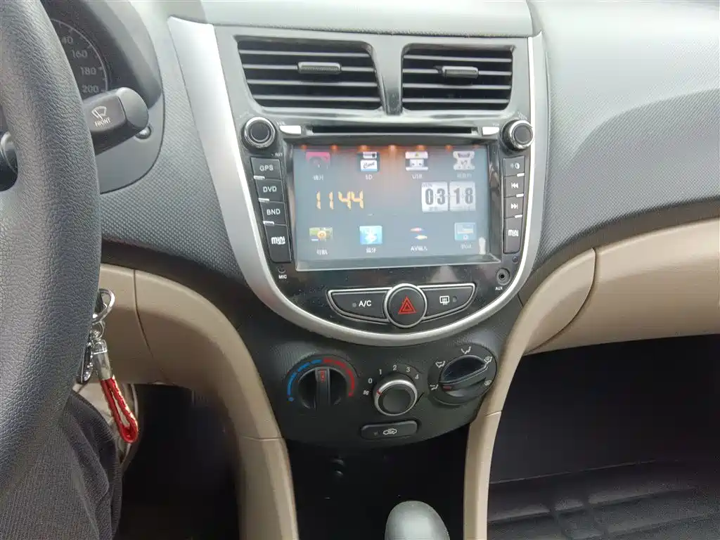 Hyundai Verna 2014 1.4L Automatic Smart GLS фото 9