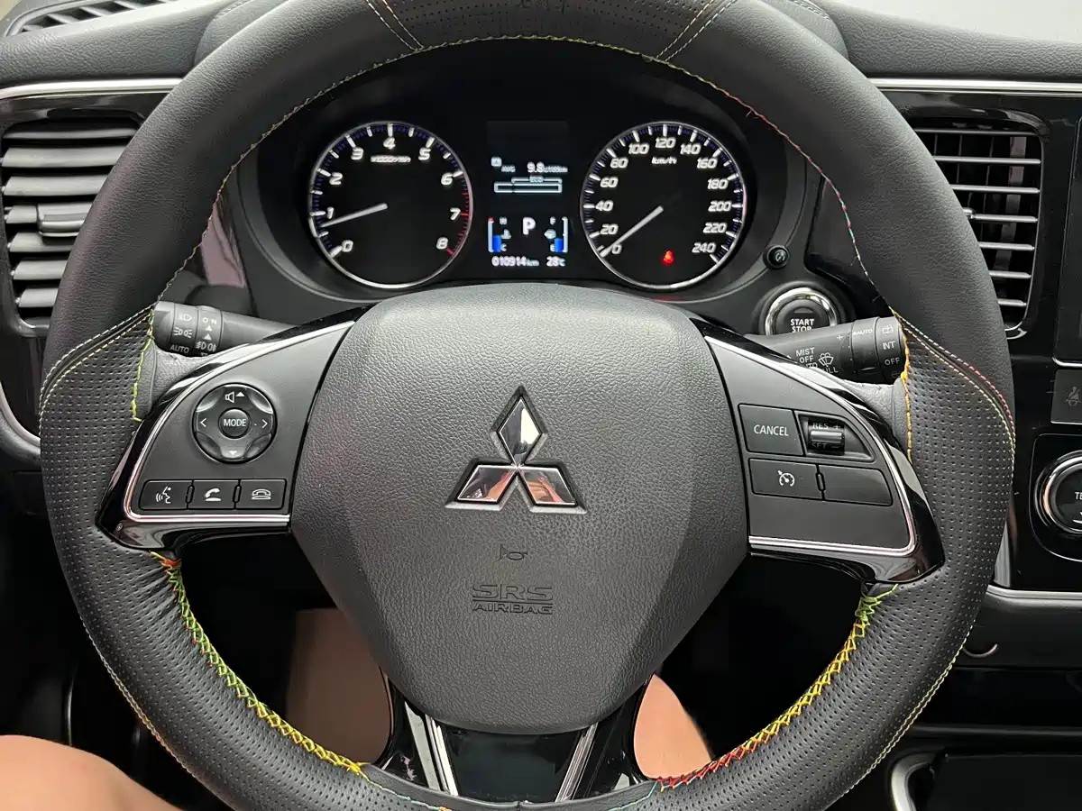 صورة 11 - Mitsubishi Outlander