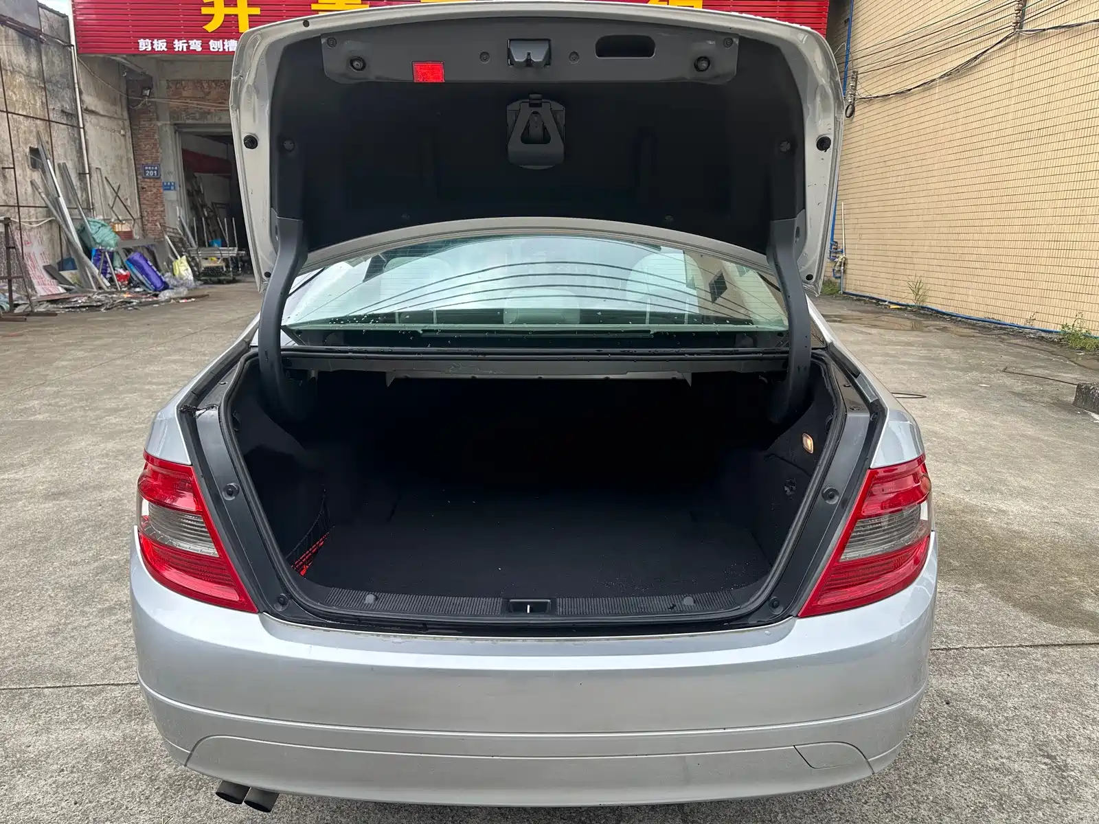 صورة 4 - Mercedes-Benz C-Class
