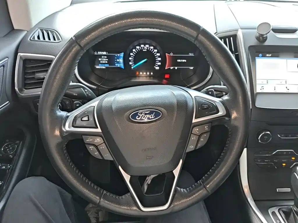 Фото 11 - Ford Edge