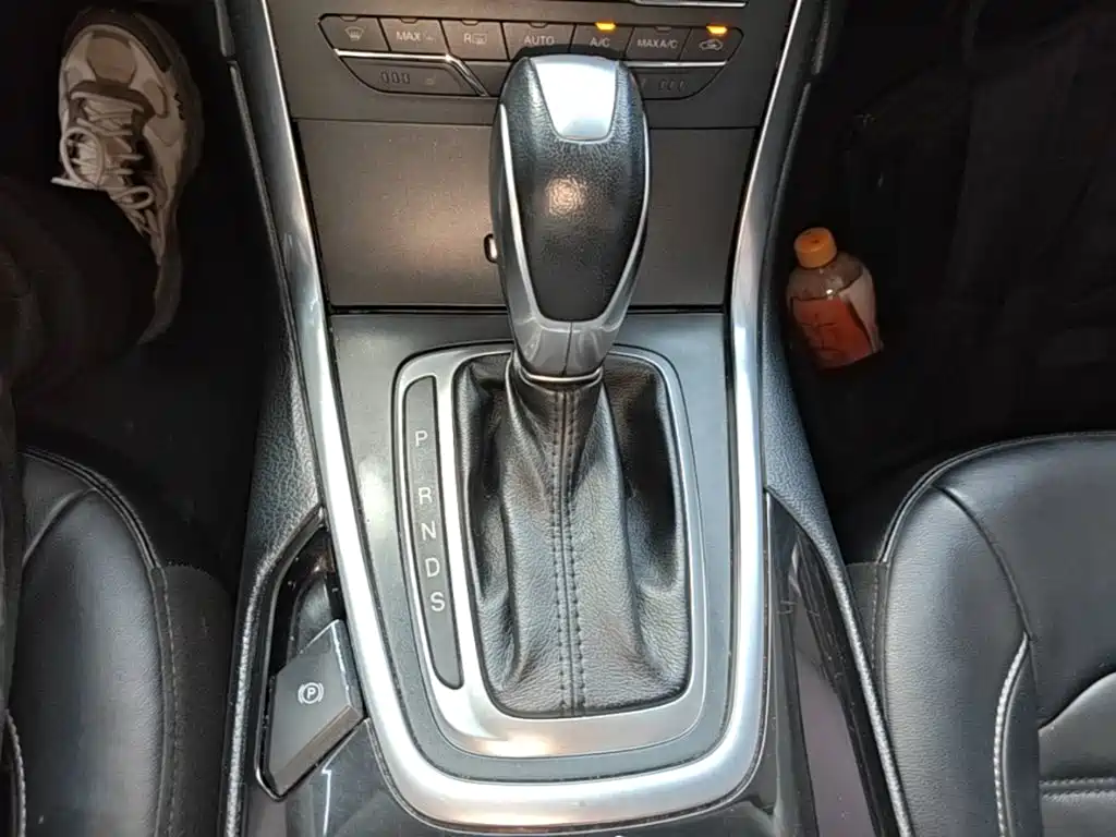 Фото 14 - Ford Edge