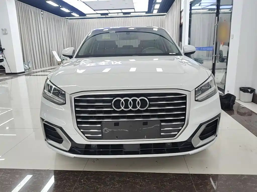 Photo 3 - Audi Q2L