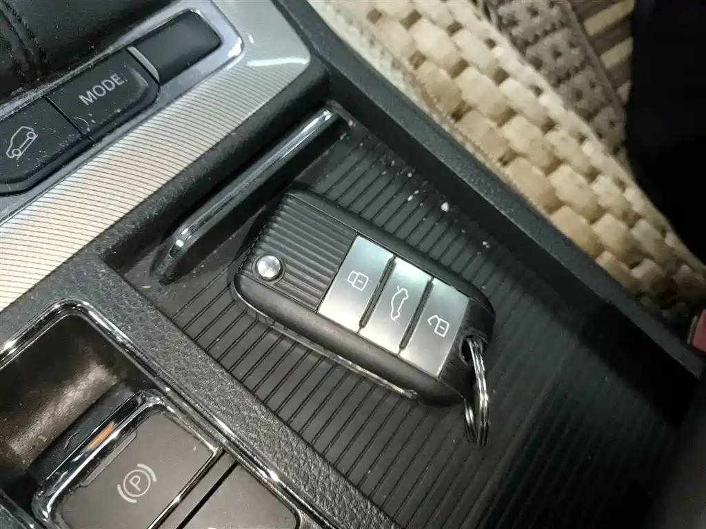 ROEWE RX5 NEW ENERGY