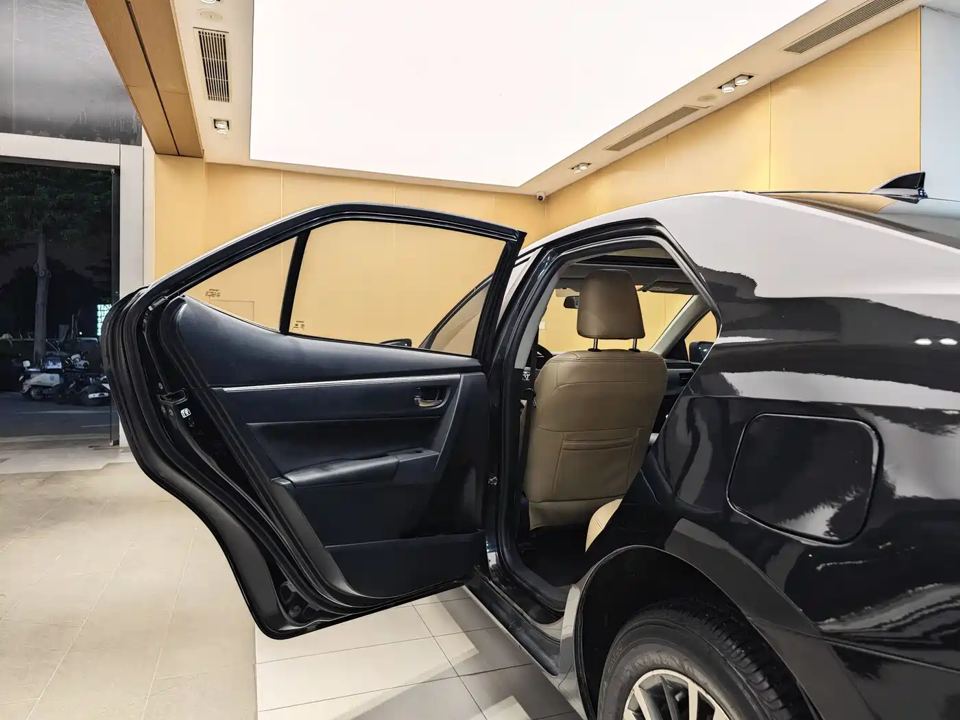Toyota Levin 2016 Hybrid 1.8H GS E-CVT Elite Sunroof фото 20