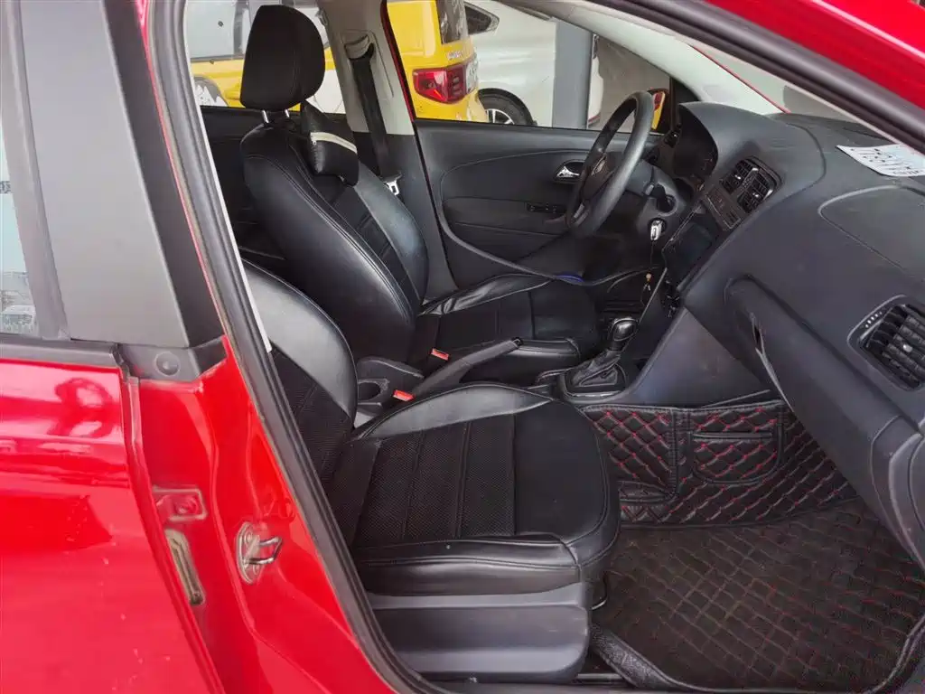 Volkswagen Polo 2016 1.4L Automatic Trend фото 19