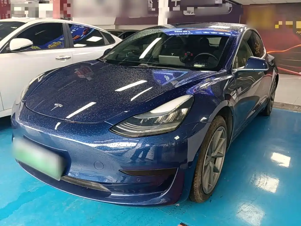 Фото 1 - Tesla Model 3