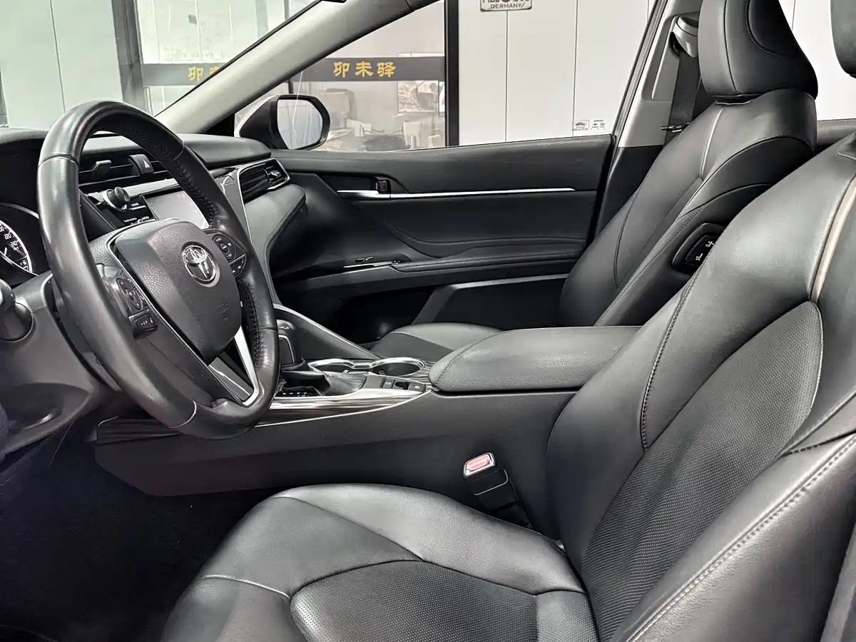Toyota Camry 2018 2.0G Luxury Edition фото 10
