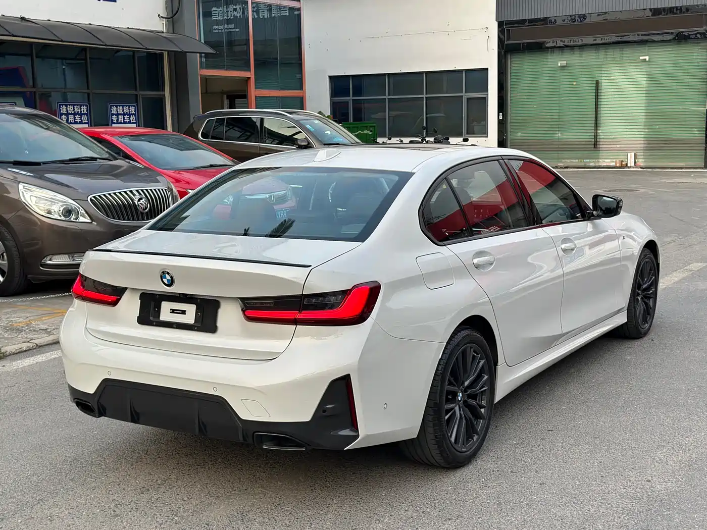 BMW 3 Series 2024 325Li M Sport Shadowline Package фото 14