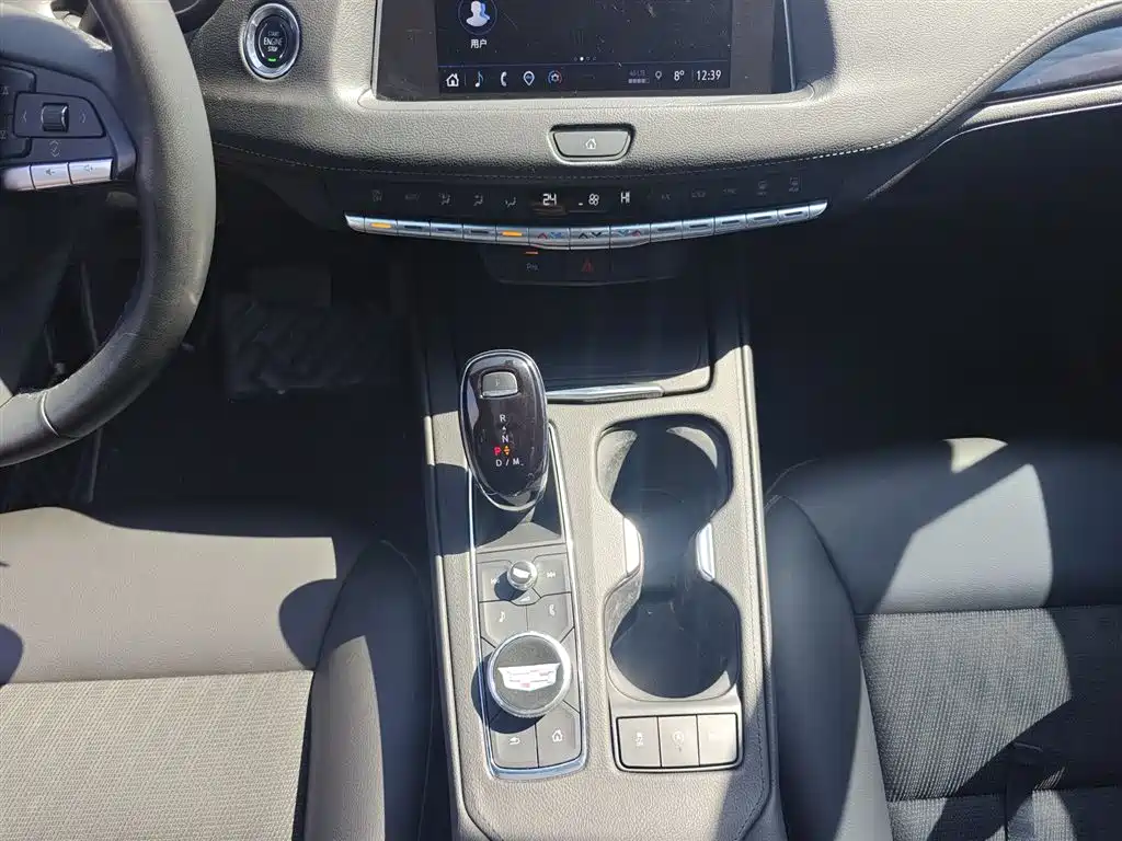 CADILLAC XT4
