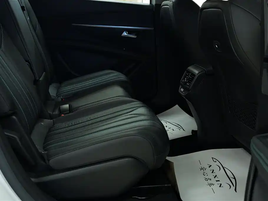 صورة 23 - Peugeot 5008