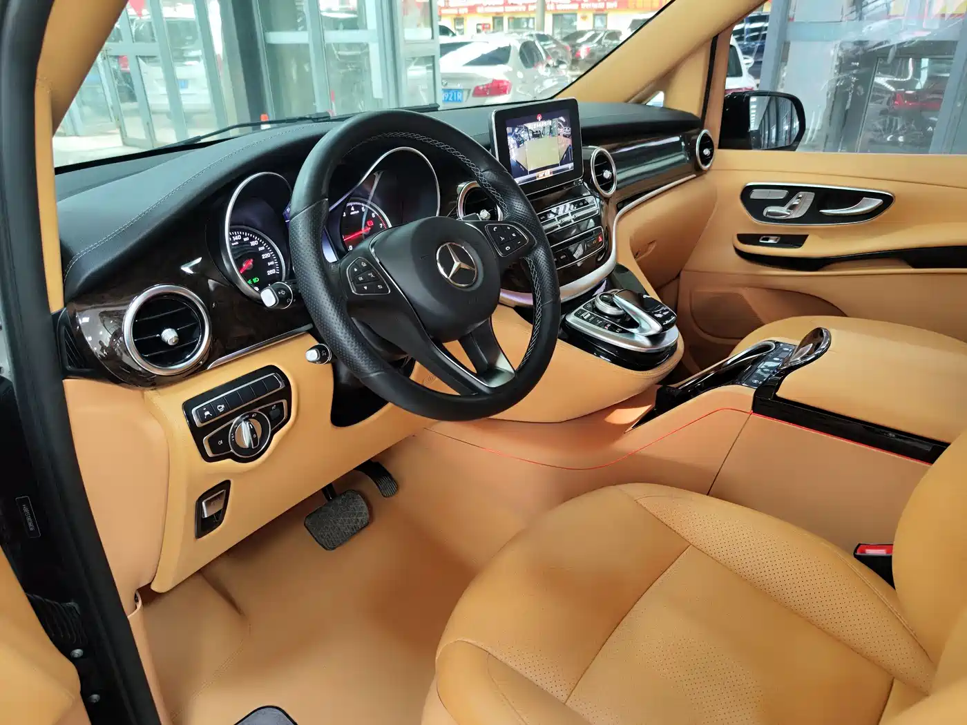 Mercedes-Benz V-Class 2018 V 260 L Premium Long Wheelbase Edition China VI фото 15