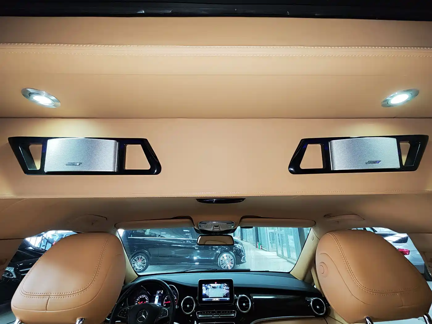 Mercedes-Benz V-Class 2018 V 260 L Premium Long Wheelbase Edition China VI фото 28