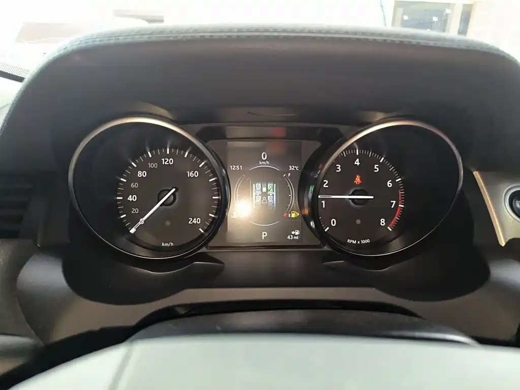 Land Rover Range Rover Evoque 2017 2.0T British Style Edition фото 4
