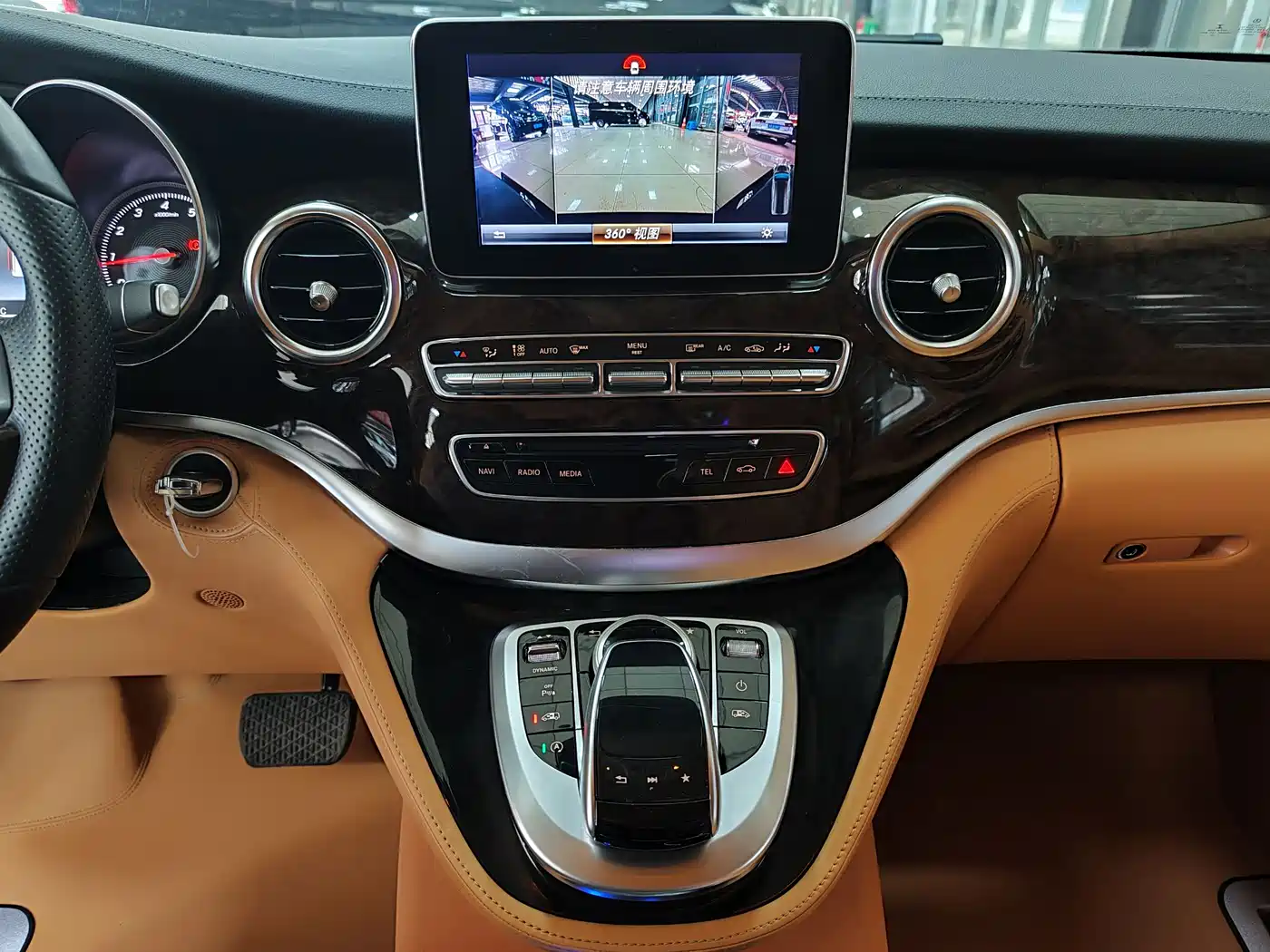 Mercedes-Benz V-Class 2018 V 260 L Premium Long Wheelbase Edition China VI фото 14
