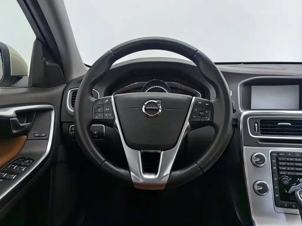 Фото 11 - Volvo S60