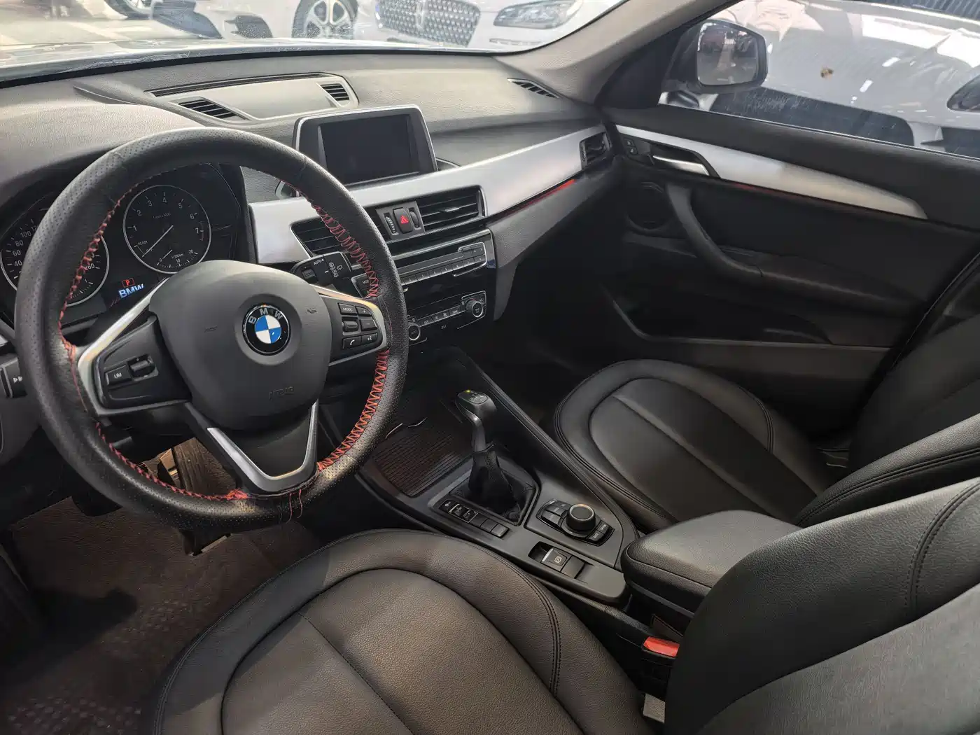 BMW X1 2016 sDrive18Li Premium Model фото 6