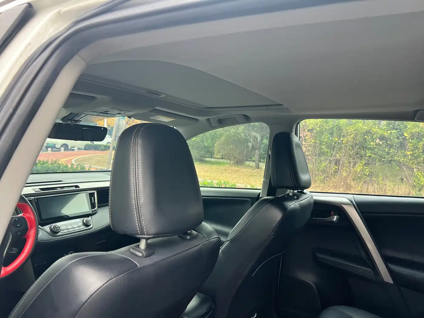Toyota RAV4 Rongfang 2015 2.0L CVT 4WD Pioneer Edition фото 12