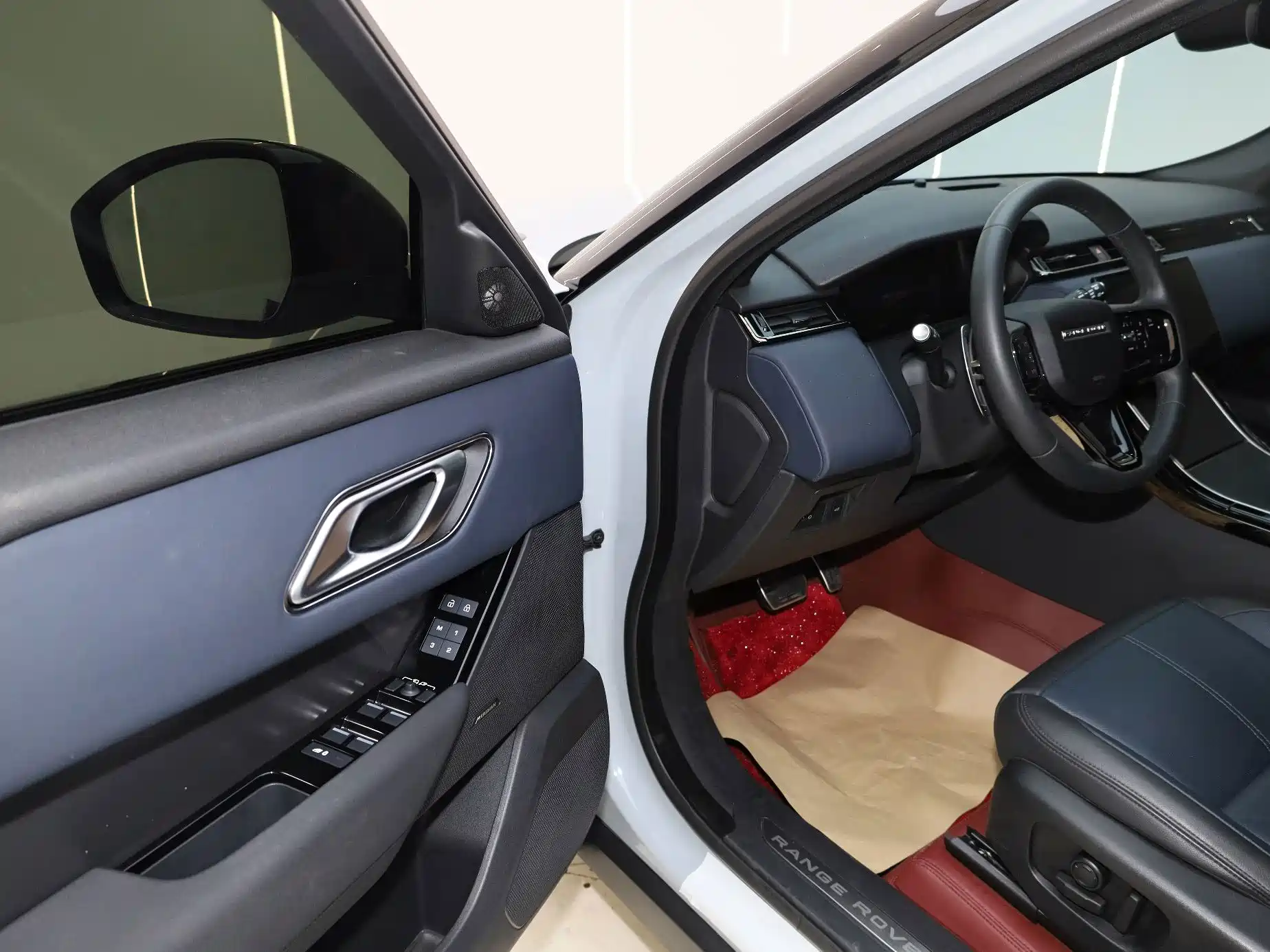 Фото 9 - Land Rover Range Rover Velar
