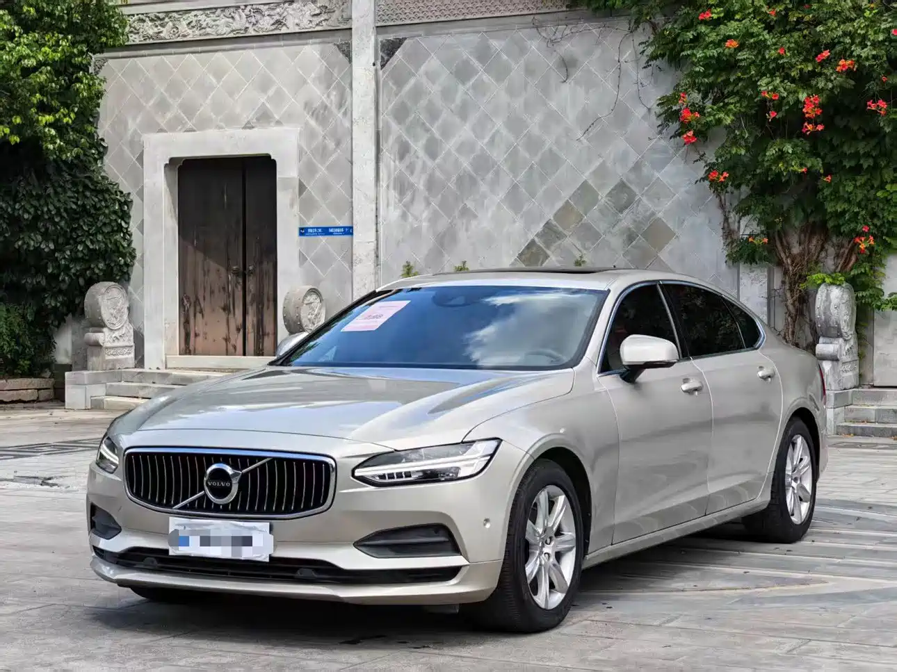 Фото 1 - Volvo S90