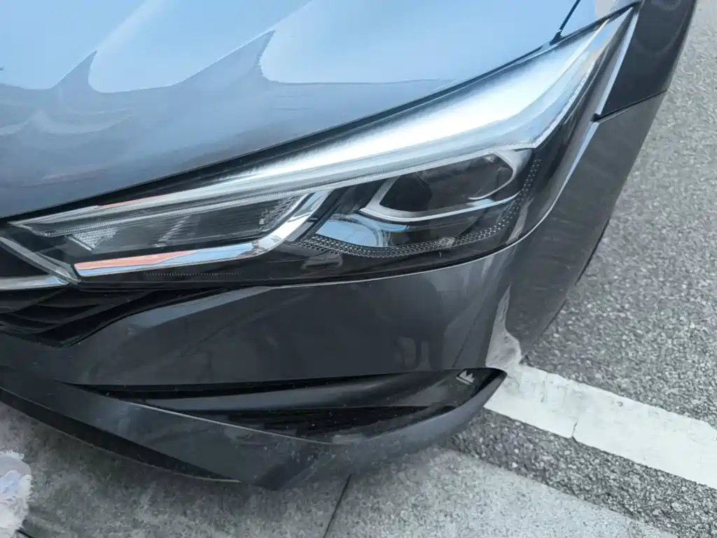 Фото 24 - Roewe i5