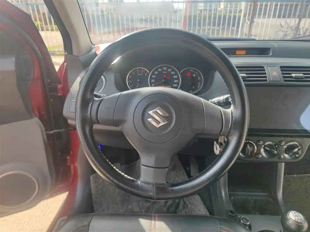 Photo 11 - Suzuki Swift