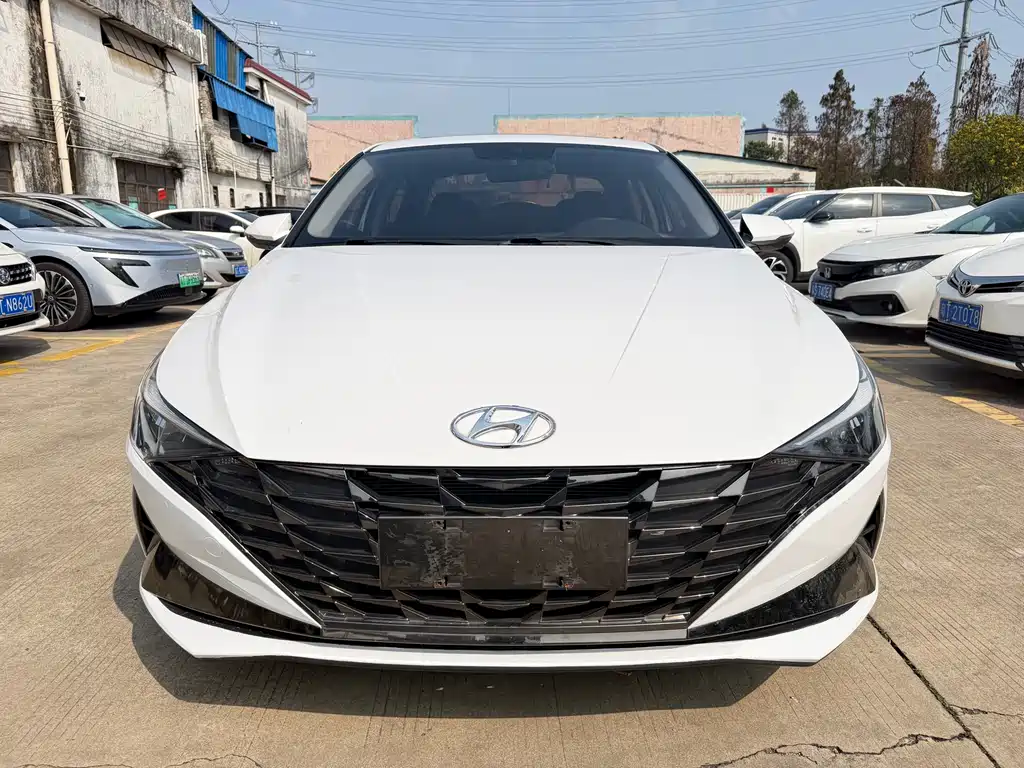 HYUNDAI ELANTRA