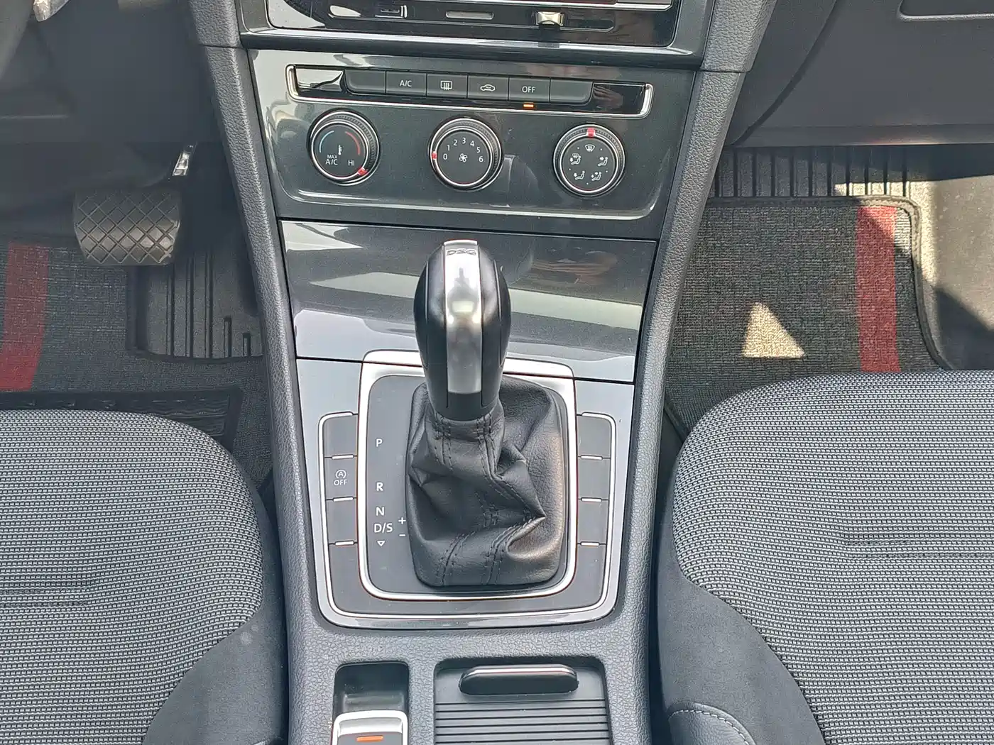 Volkswagen Golf 2018 230TSI Automatic Comfort фото 12
