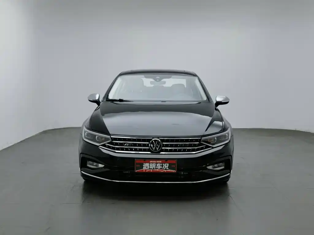 Photo 3 - Volkswagen Magotan