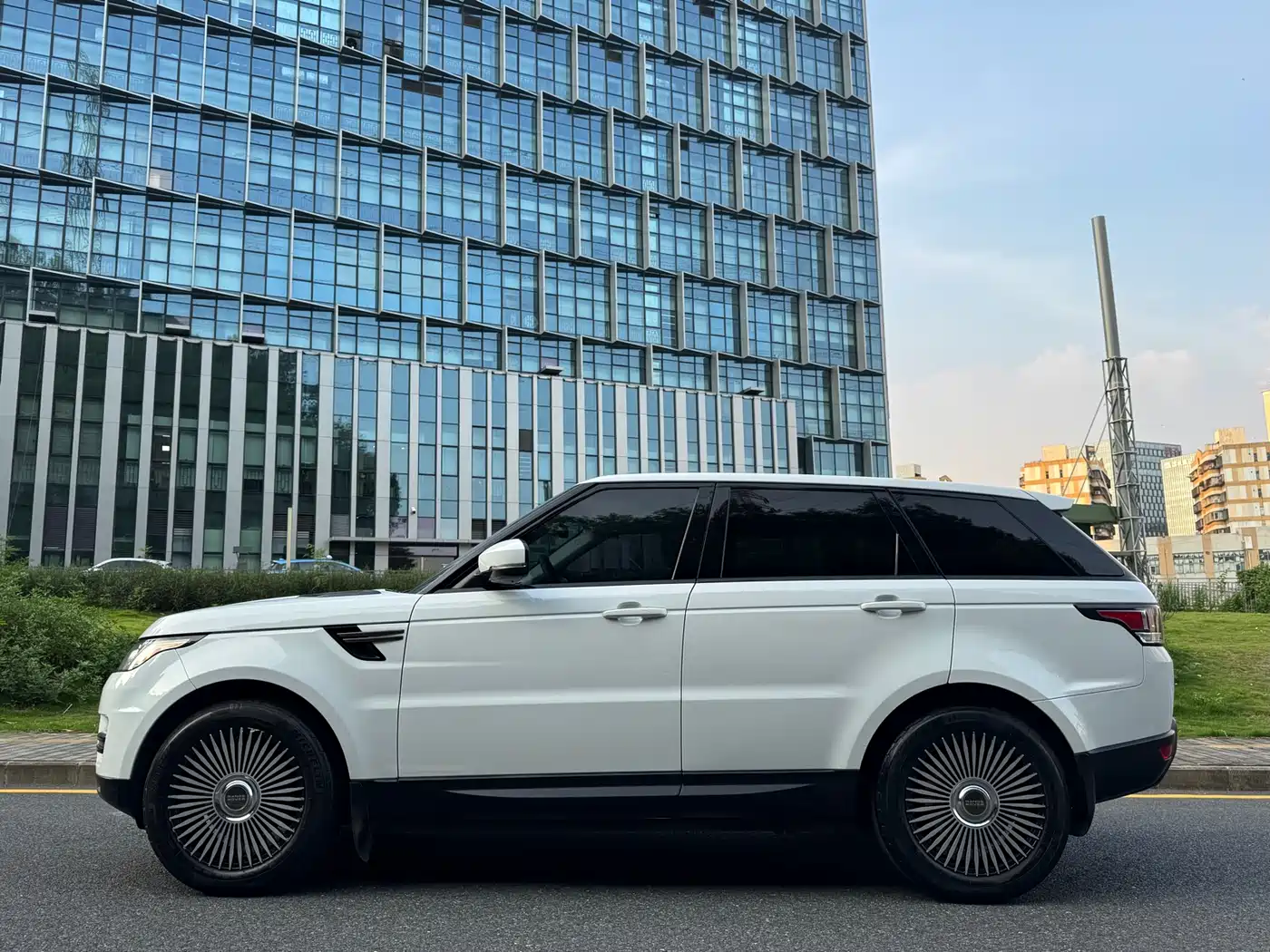 Land Rover Range Rover Sport 2014 3.0 SC V6 HSE фото 4