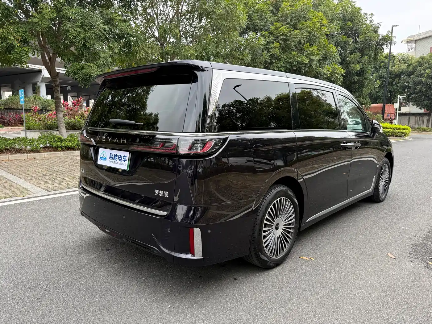 Voyah Auto Voyah Dreamer 2025 PHEV AWD Flagship Kunpeng Edition фото 5