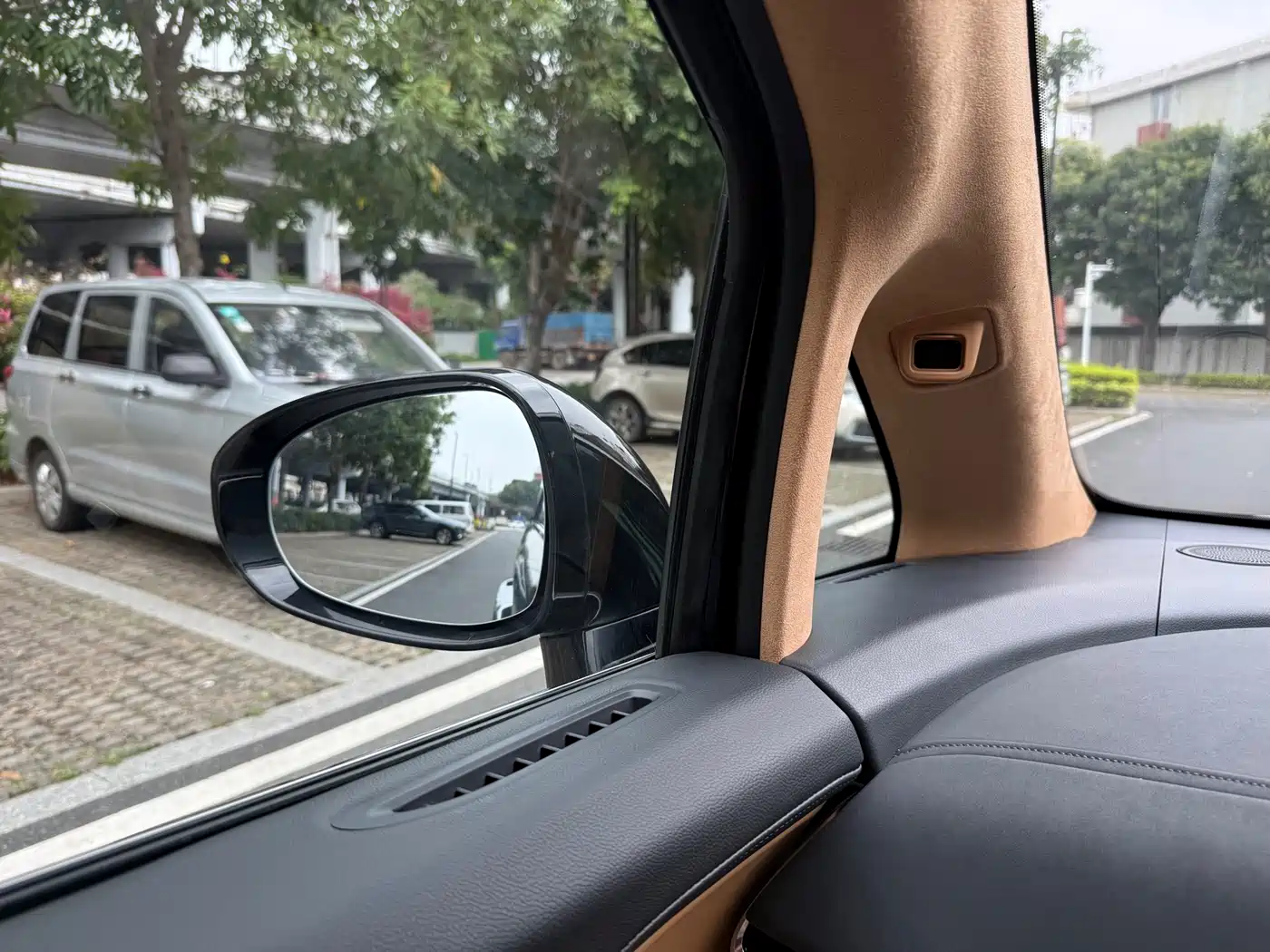 Voyah Auto Voyah Dreamer 2025 PHEV AWD Flagship Kunpeng Edition фото 26