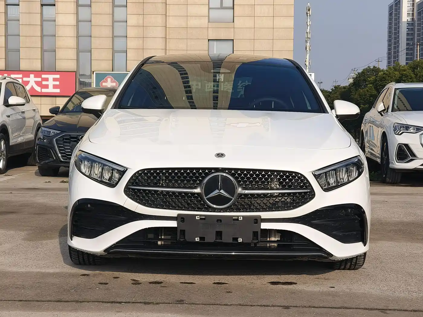 Mercedes-Benz A-Class 2023 A 180 L фото 2