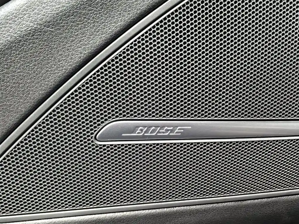 Photo 23 - Audi A8