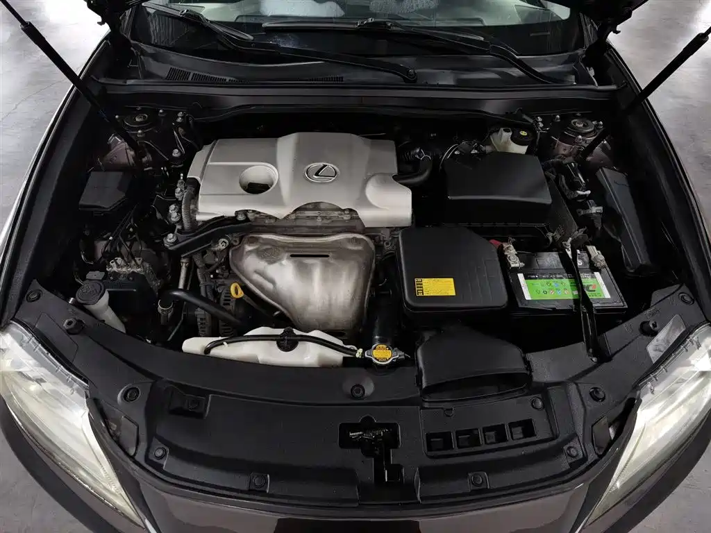 Фото 6 - Lexus ES
