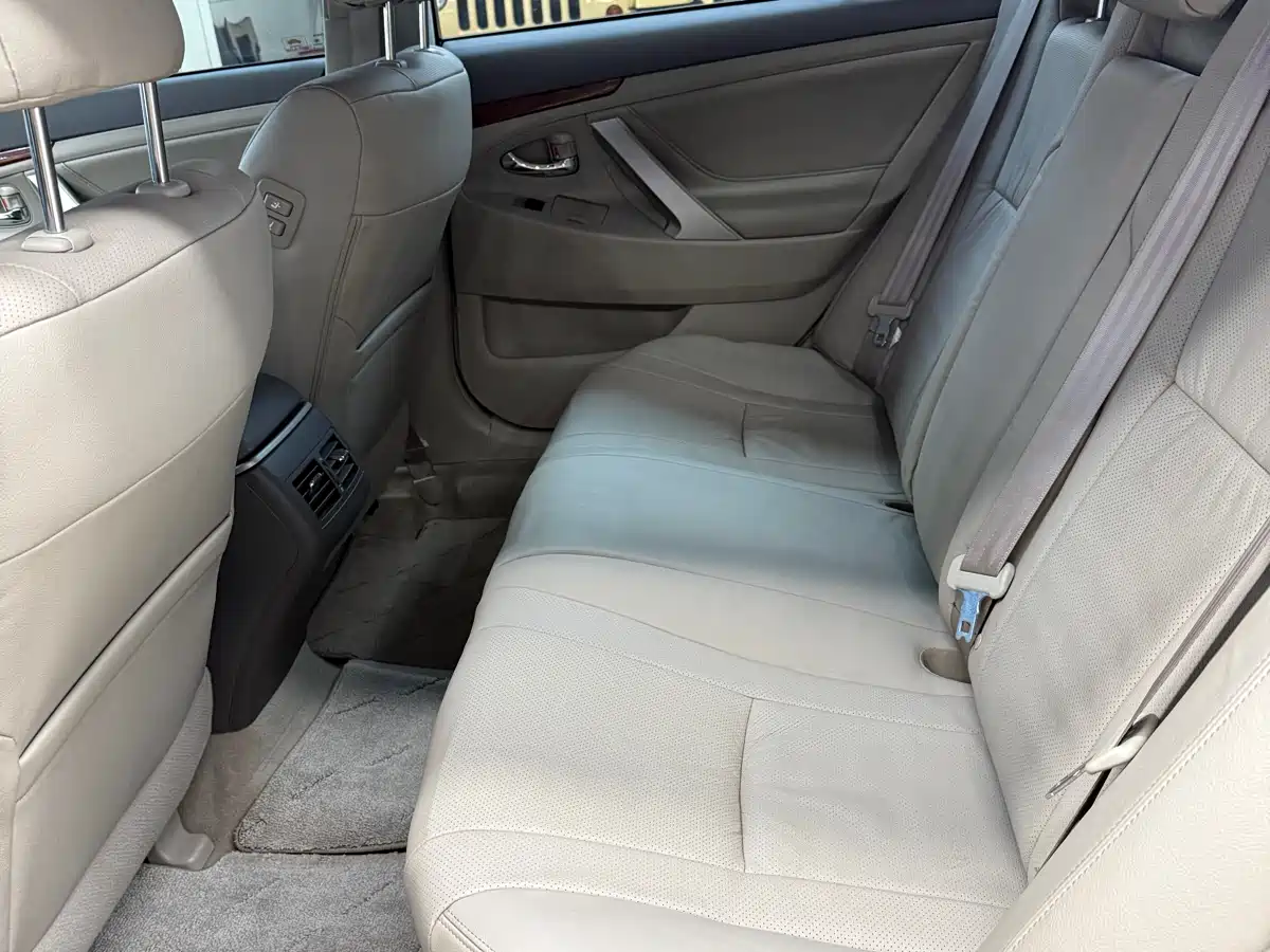 Toyota Camry 2013 200G Classic Luxury Edition фото 5