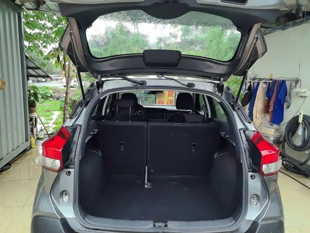 Nissan Kicks 2020 2021 1.5L XL CVT Cool Edition