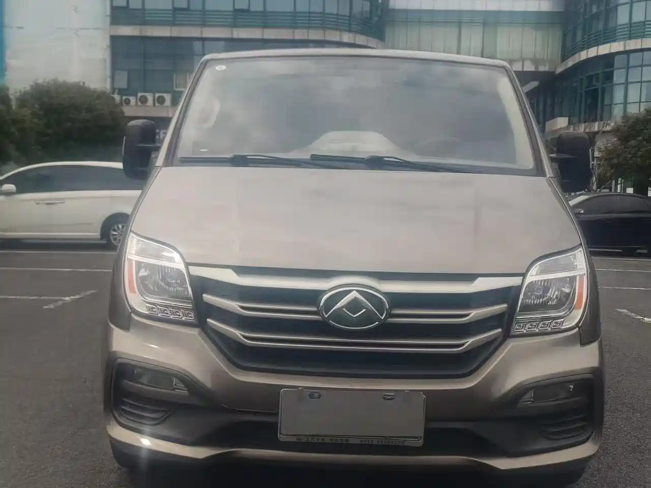 SAIC Maxus Xintu V80 2019 2.0T Plus 6MT Aoyun Short Wheelbase Ultra-low Roof 5/6-seater фото 2