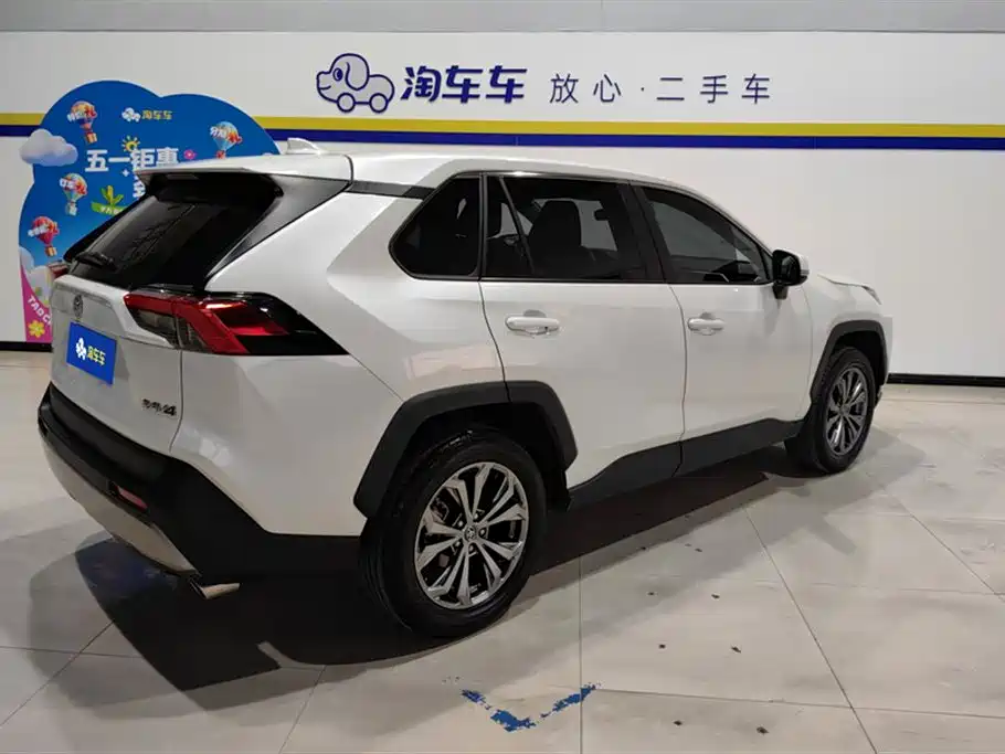 Toyota RAV4 Rongfang 2023 2.0L CVT 2WD Fashion Edition фото 3