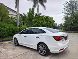 Фото 9 - Roewe i5